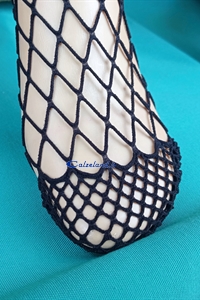 Large mesh self-reeling tip detail