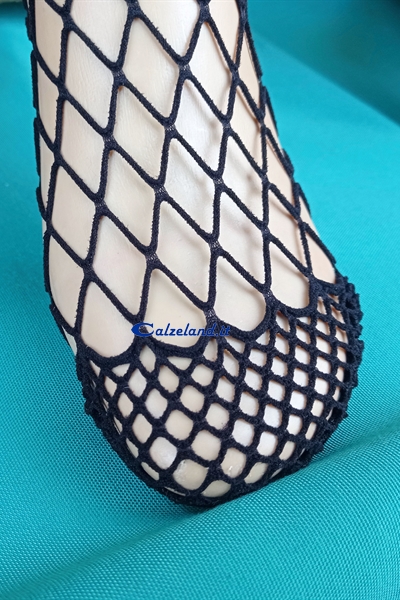 Large mesh self-reeling tip detail